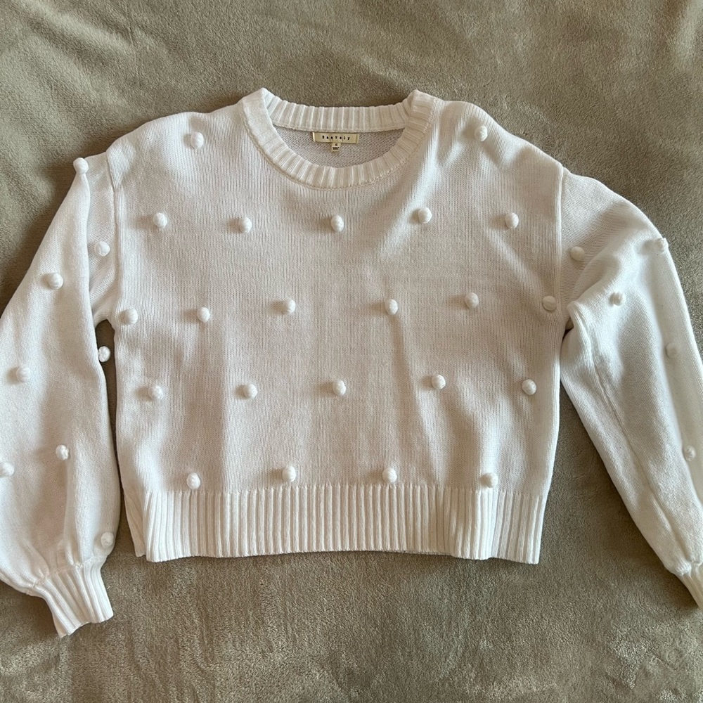 White sweatshirt with white pom poms ~ Small